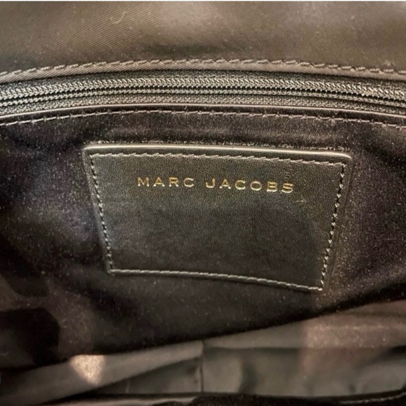 Marc Jacobs Black Nylon Flap Messenger Bag with Gold Logo - Picture 7 of 7